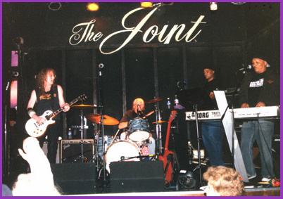 Waddy Wachtel, Phil Jones, Angus Thomas, Ivan Neville