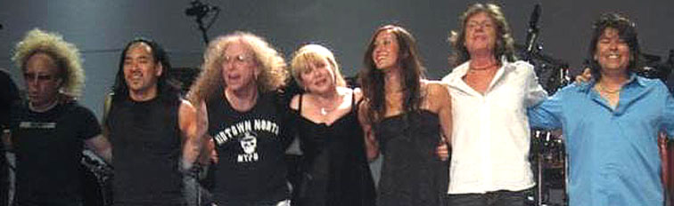 Jimmy Paxson, Taku Hirano, Waddy Wachtel, Stevie Nicks, Vanessa Carlton, Brett Tuggle, Al Ortiz Dreams / Two Voices / Gold Dust 2005 - 2006 Tour