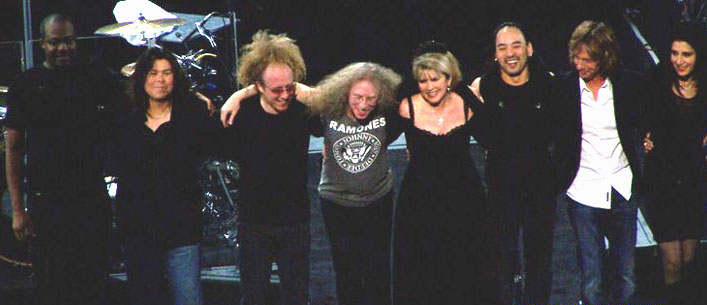 Darrell Smith, Al Ortiz, Jimmy Paxson, Waddy Wachtel, Stevie Nicks, Taku Hirano, Brett Tuggle, Sharon Celani Dreams / Two Voices / Gold Dust 2005 - 2006 Tour