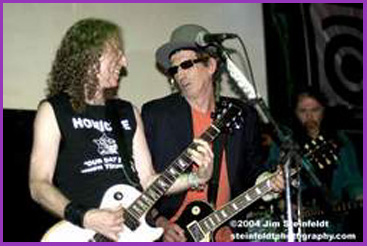 Waddy Wachtel, Keith Richards, Rick Rosas 5/3/04 (photo by Jim Steinfeldt)