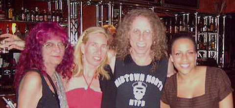 Nina, Donna, Waddy, Kila
With dancin' girls at the Joint 2007