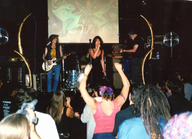 Waddy Wachtel, Phil Jones, Helen Henderson, Rick Rosas, Jack Tempchin  6/18/2001 (photo by Mark Oberhofer)