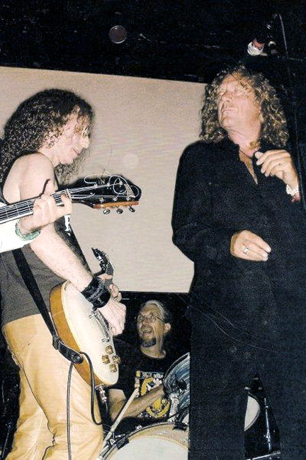 Waddy Wachtel, Phil Jones, Robert Plant  2004