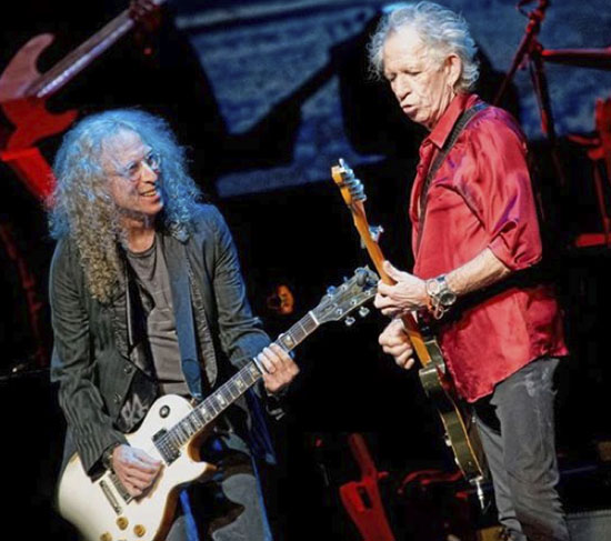 Waddy Wachtel, Keith Richards (photo by Arnie Goodman)