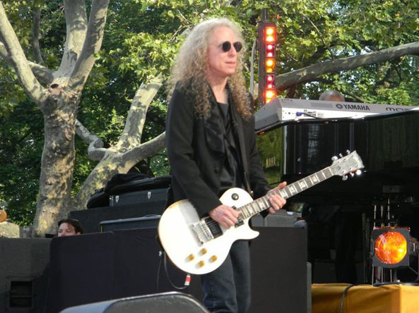 Waddy Wachtel (Photo by Mike Pierro)