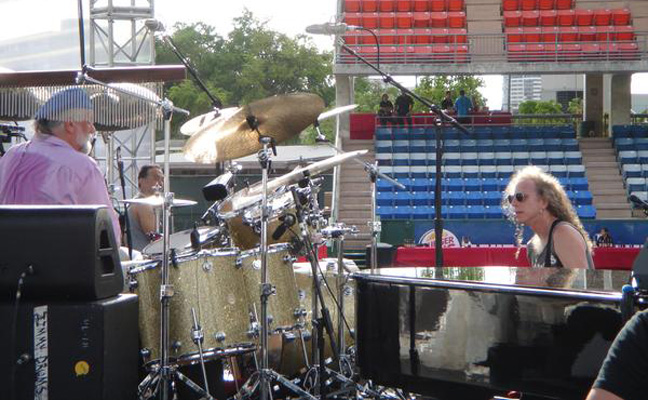 Mick Fleetwood, Carlos Rios, Waddy Wachtel 9/29/07 Stevie Nicks soundcheck in Hawaii